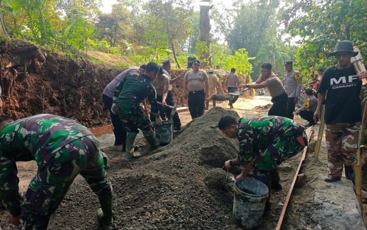 Capai Target 100 % Jalan Londho, Satgas TMMD Kebut&nbsp;Pengecoran