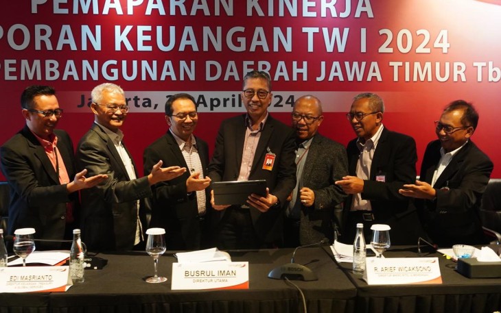 Optimis Kinerja 2024 Positif, Direksi Bank Jatim Kompak Borong&nbsp;Saham