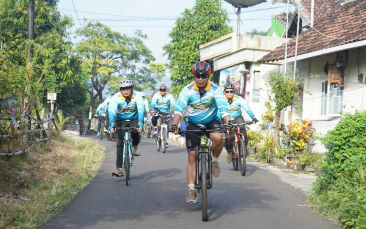Semarakkan HUT POMAD, Pangdivif 2 Kostrad Ikuti&nbsp;Gowes