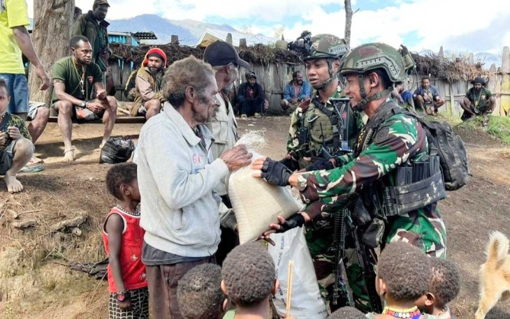 Kepedulian Prajurit Buaya Putih Pos Gome Hadiri Kedukaan&nbsp;Warga