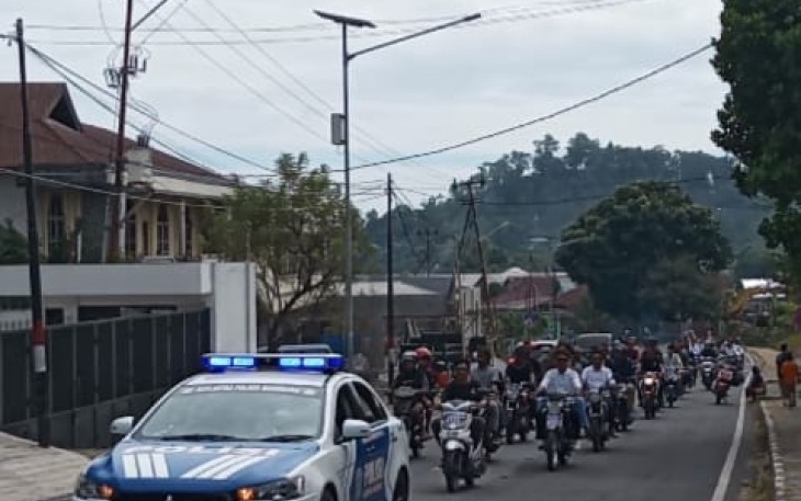 Deklarasi Paket Maksi-Ronal di Ruteng Dihujani Ribuan Masa