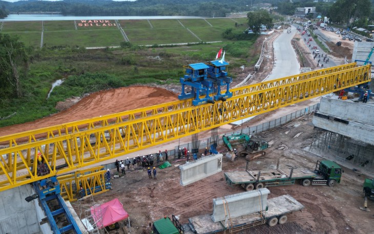 Pekerjaan Flyover Sei Ladi Memasuki Tahap Pemasangan Balok Girder