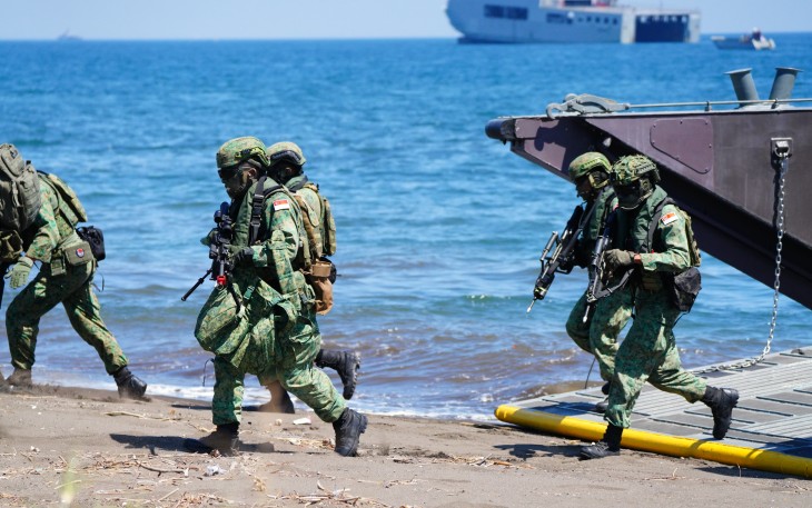 Pendaratan Pasukan Gabungan Multinasional Tandai Operasi Amfibi di Pantai Banongan